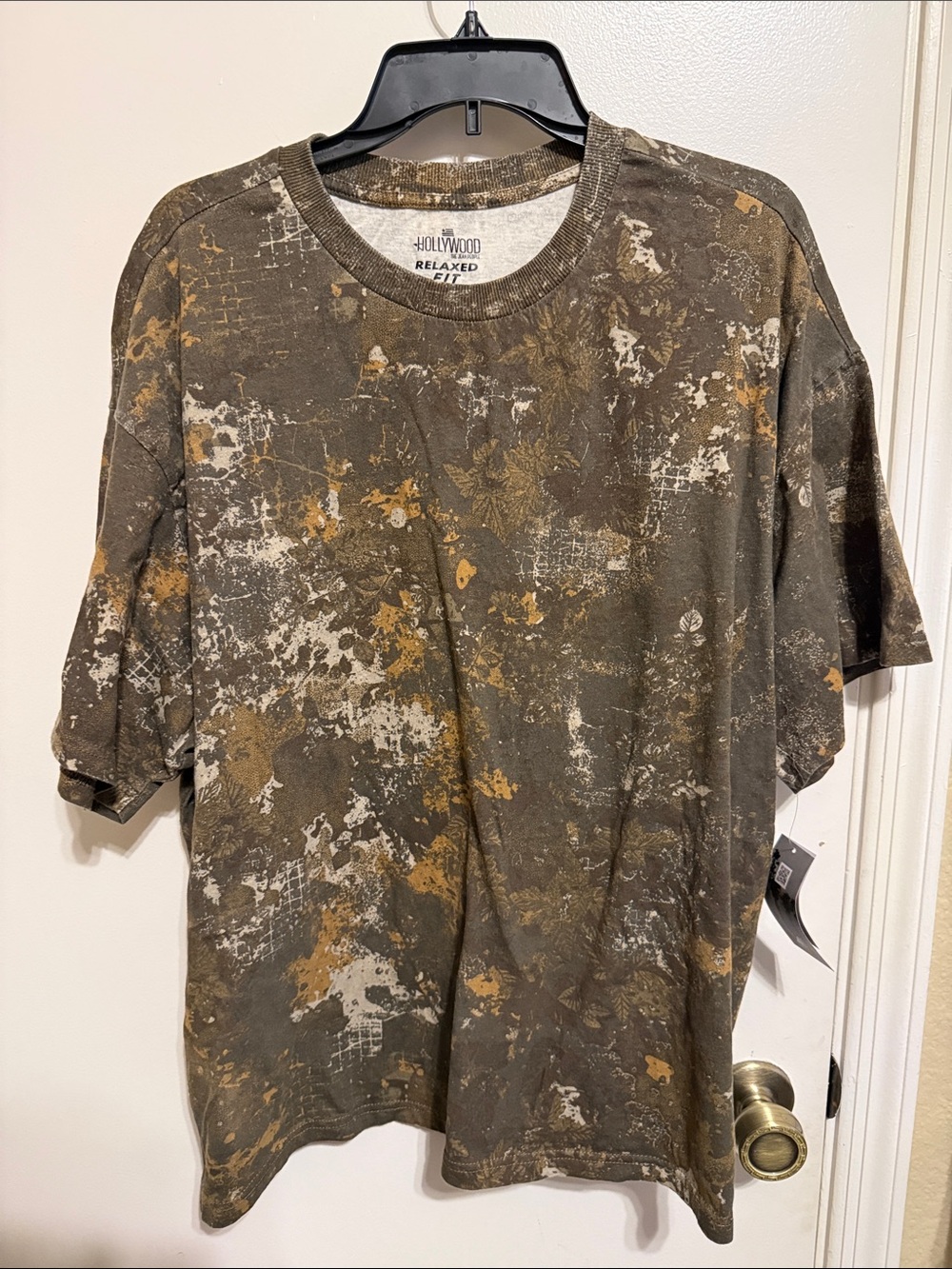 Relaxed Fit Men's Graphic Tee - Olive Camo Print